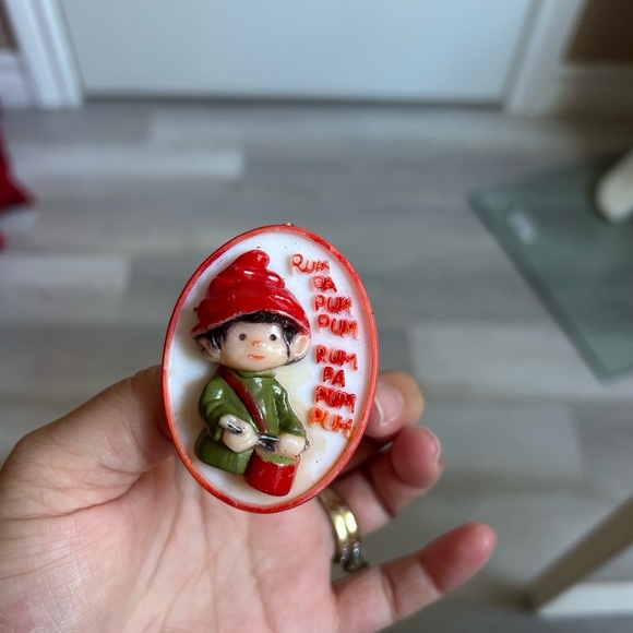 4/$100 Drumming little boy 1970 vintage brooch 🥁 - Picture 4 of 7